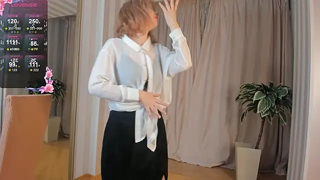 Snapshot of EsmeDecoursey chatting on March 22, 2025, 11:20 pm EsmeDecoursey online show from March 22, 2025, 11:20 pm