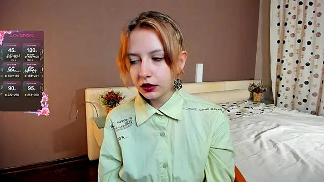 Snapshot of EsmeDecoursey chatting on March 21, 2025, 12:29 am EsmeDecoursey online show from March 21, 2025, 12:29 am