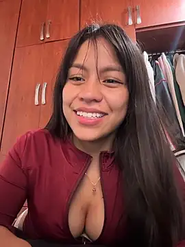 -Selene- online show from May 17, 2026, 8:09 pm