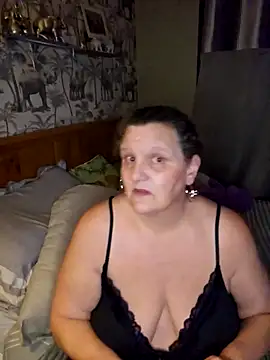 MissQueenBeex online show from February 27, 2026, 8:30 pm