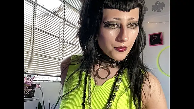 ELENA UMBRA online show from June 9, 2026, 7:15 pm