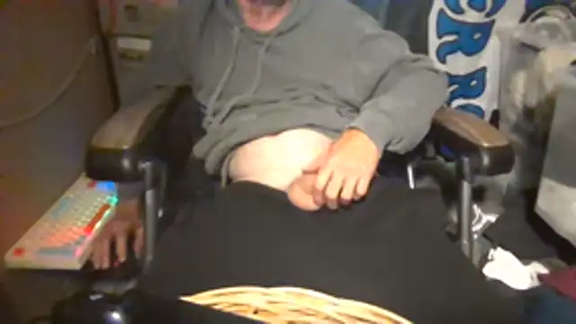 Lovyourpuss online show from June 14, 2026, 8:32 pm