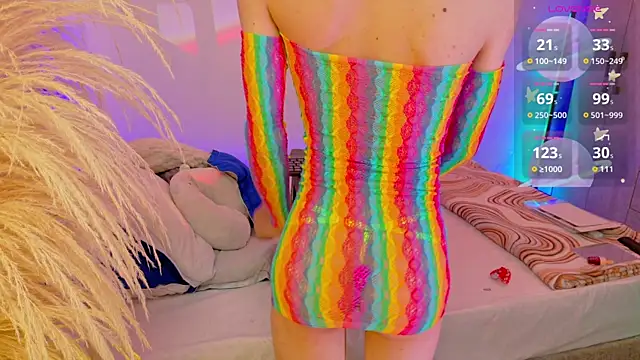 liiamluna  online show from June 19, 2026, 1:06 pm
