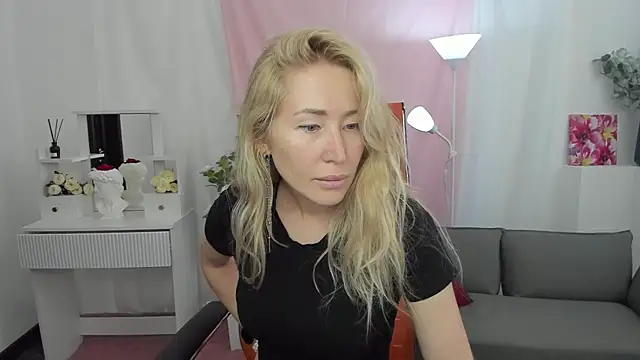 AstraMonroe online show from April 17, 2026, 6:05 am