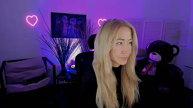 AstraMonroe online show from April 3, 2026, 1:23 am