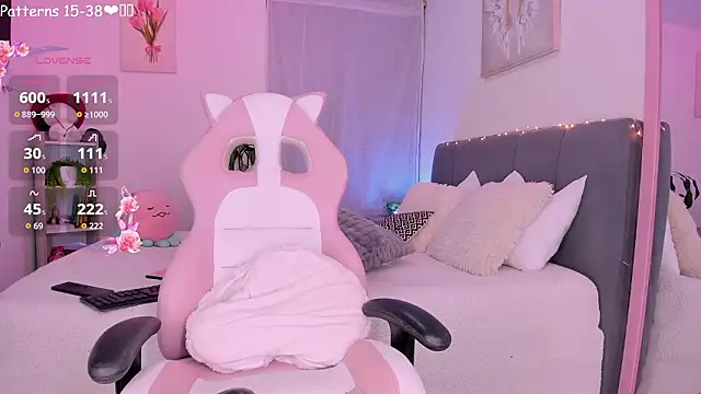 Littlee lollii online show from February 3, 2026, 6:22 am