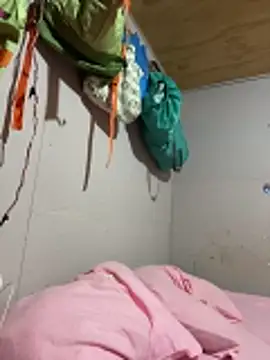 kiittyselenita online show from April 22, 2026, 3:02 am