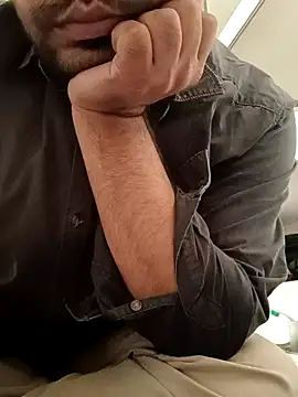 aarav 013 online show from April 22, 2026, 3:57 am