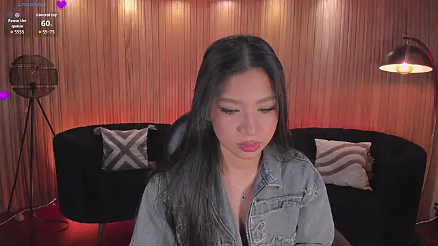 SophieHouston  online show from April 14, 2026, 3:44 am