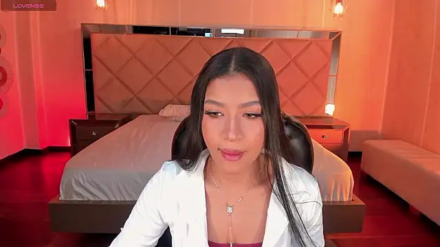 SophieHouston  online show from March 3, 2026, 4:08 am