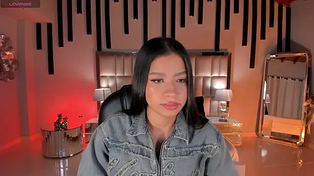 SophieHouston  online show from April 13, 2026, 4:38 am