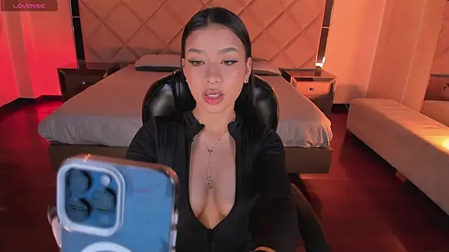 SophieHouston  online show from March 8, 2026, 4:05 am