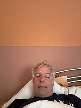 SexyLeon8 online show from June 14, 2026, 5:52 am