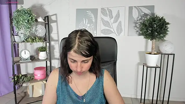 MartaEdams online show from June 19, 2026, 5:13 am