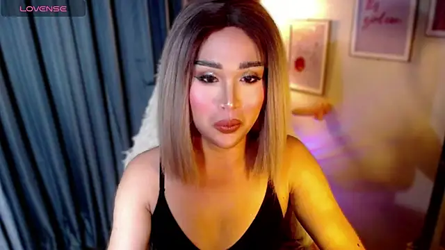 urmidnightcravingsxx online show from May 27, 2026, 7:43 pm