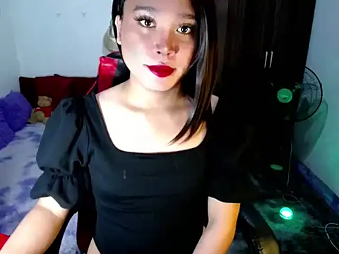 Snapshot of Urassiansweetcummer chatting on June 21, 2026, 2:06 am Urassiansweetcummer online show from June 21, 2026, 2:06 am