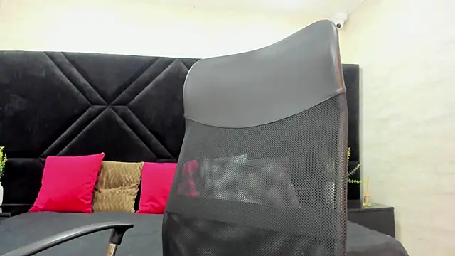 Dantzel  online show from June 16, 2026, 7:36 pm