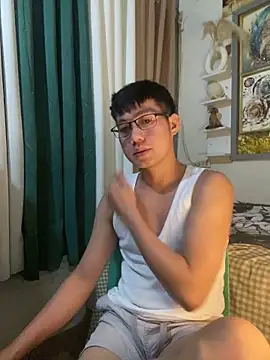 xshyboyx online show from June 21, 2026, 3:29 pm