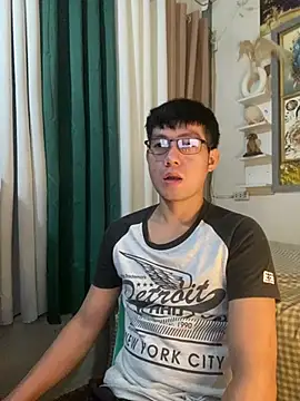 xshyboyx online show from June 24, 2026, 12:04 pm
