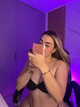KYLIE JONES6 online show from June 25, 2026, 2:09 am