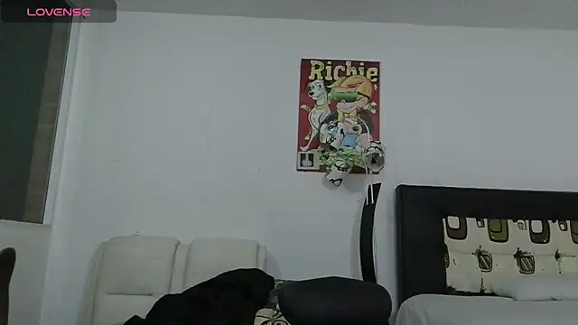 Thomasjons  online show from June 13, 2026, 5:27 am