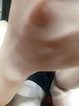 MinhChauXXX19 online show from November 15, 2025, 8:07 am