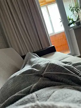 Maxim 16cm online show from April 10, 2026, 10:00 am