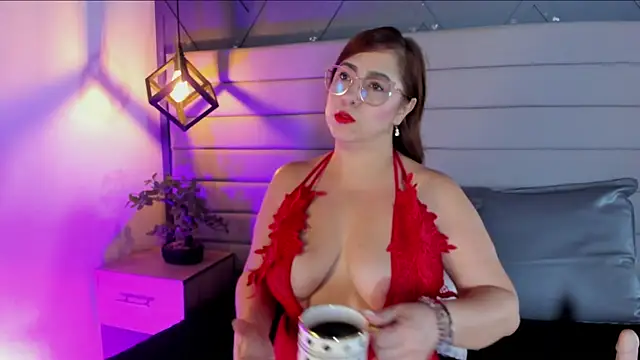Emili  hot online show from June 13, 2026, 10:29 pm