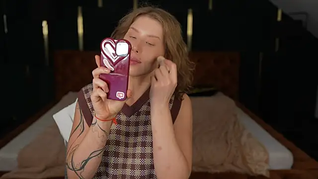 BadAfina online show from October 15, 2025, 7:05 am