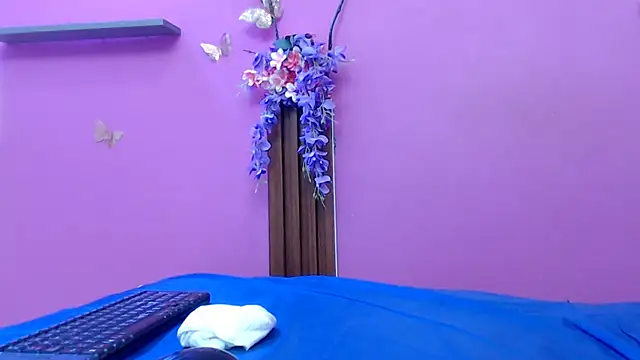 skinnybarbie022 online show from June 25, 2026, 5:12 am