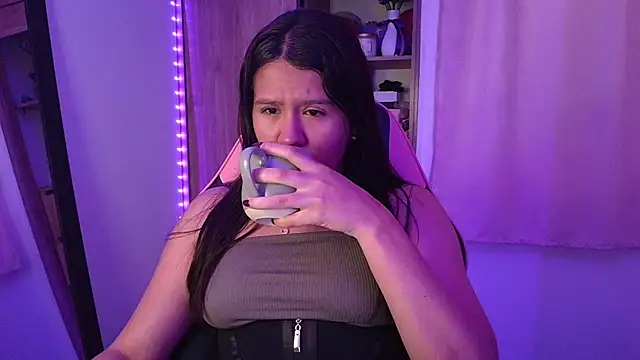 Oliviawatson1 online show from June 24, 2026, 12:04 pm