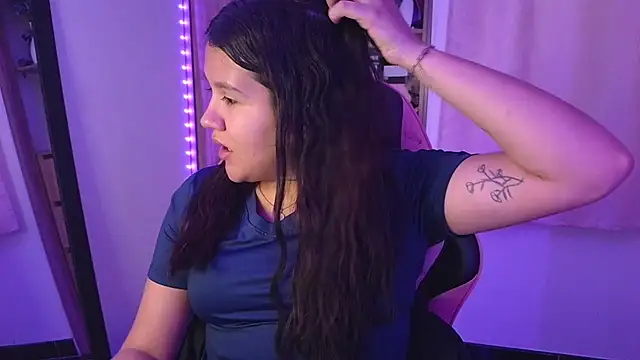 Oliviawatson1 online show from June 9, 2026, 11:44 am