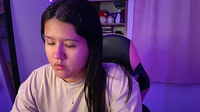 Oliviawatson1 online show from June 25, 2026, 11:48 am