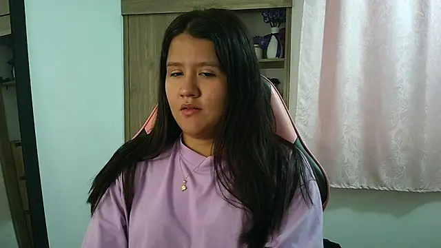 Oliviawatson1 online show from June 3, 2026, 2:33 pm
