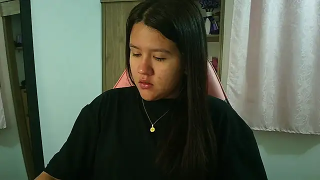 Oliviawatson1 online show from May 11, 2026, 12:06 pm