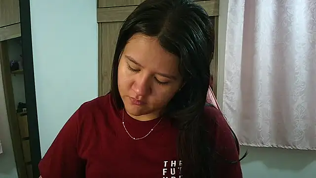 Oliviawatson1 online show from May 26, 2026, 12:14 pm