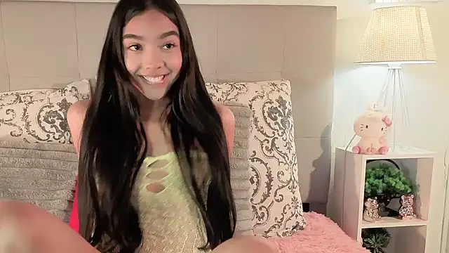 pocahontamoon online show from June 4, 2026, 3:06 pm