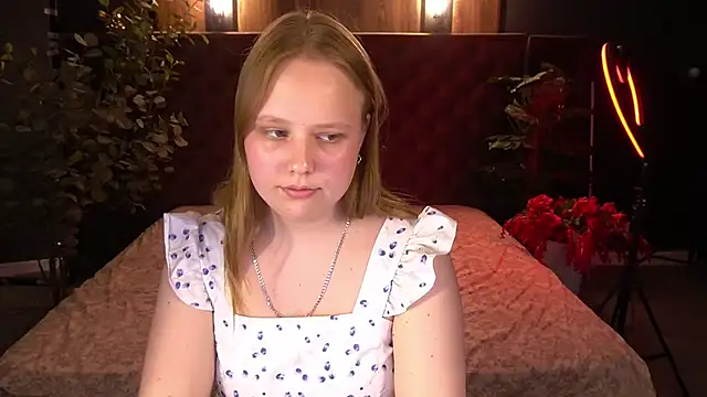 CrystallPaws online show from June 9, 2026, 5:41 am