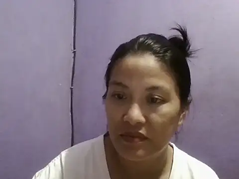 Uniquebeauty32 online show from November 4, 2025, 11:08 pm