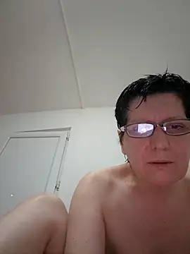 Vera Elle online show from June 17, 2026, 12:43 am