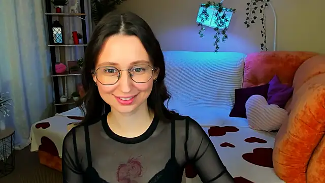 YourLovellyStory online show from June 6, 2026, 12:32 pm