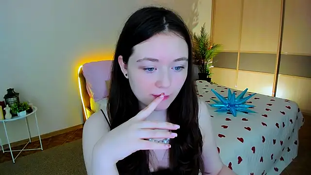 AlluringLookk online show from June 12, 2026, 4:38 pm