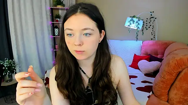 AlluringLookk online show from June 26, 2026, 4:24 pm