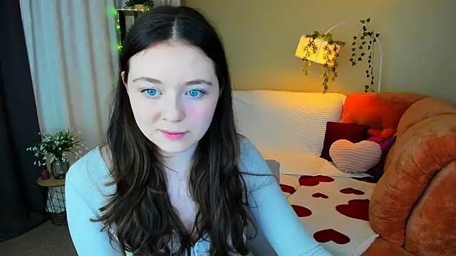 AlluringLookk online show from June 7, 2026, 4:34 pm
