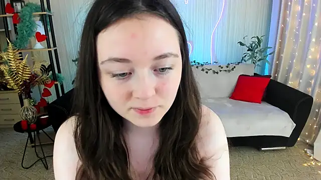 AlluringLookk online show from June 18, 2026, 4:12 pm