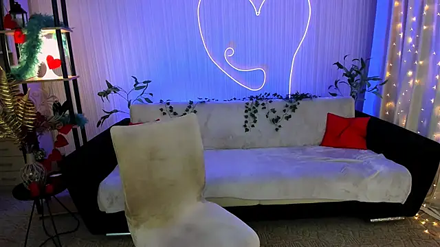 AlluringLookk online show from June 6, 2026, 4:34 pm