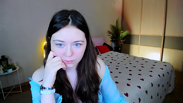 AlluringLookk online show from June 14, 2026, 4:35 am