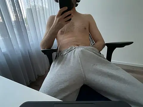 Frankieyyy1 online show from May 9, 2026, 4:05 am