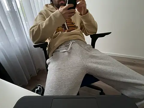 Frankieyyy1 online show from May 3, 2026, 5:34 am