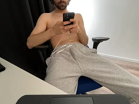Frankieyyy1 online show from May 2, 2026, 8:08 am
